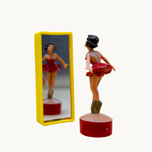Ballerina allo specchio